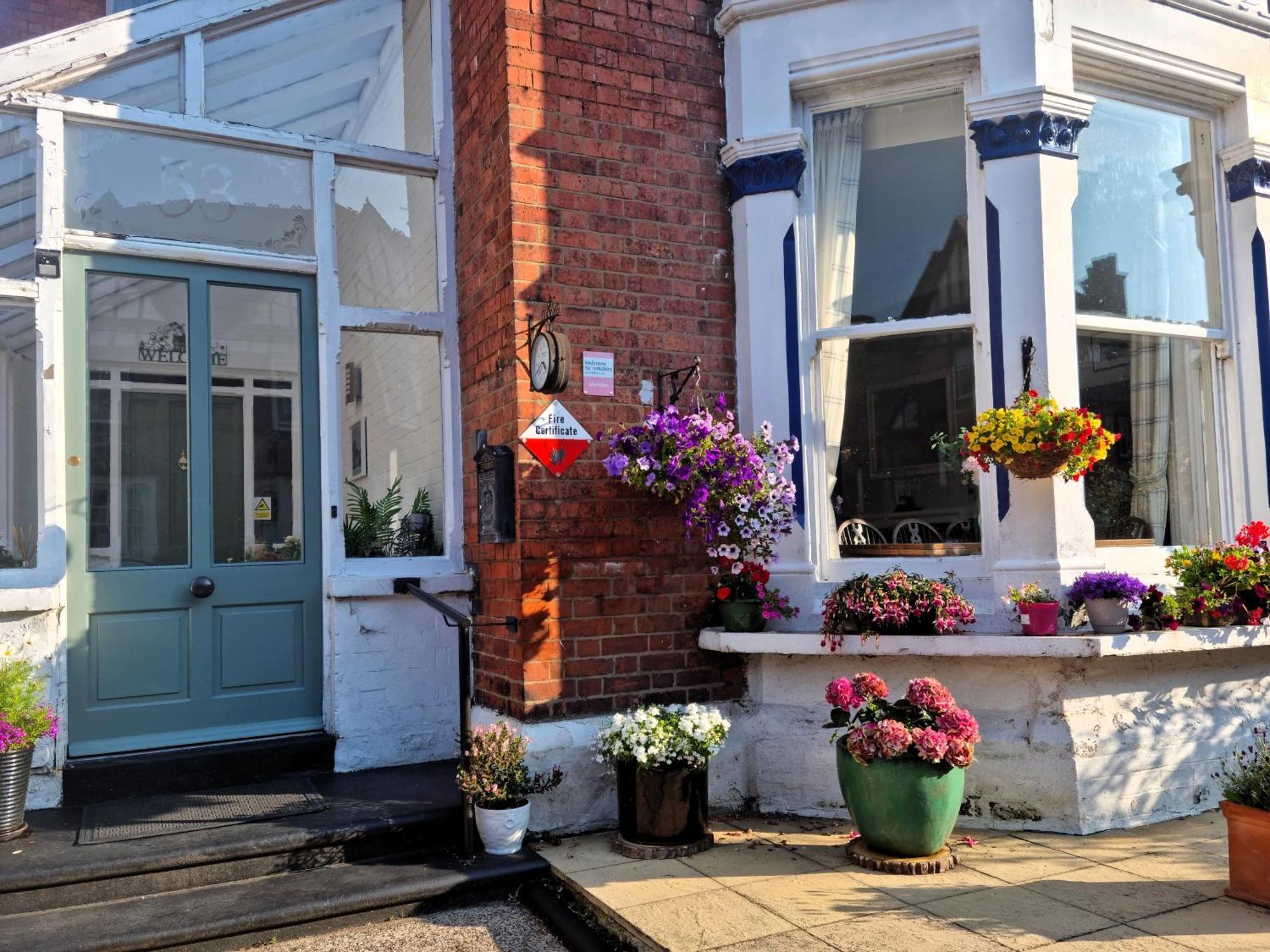 The Cavendish Hotel Scarborough Bagian luar foto