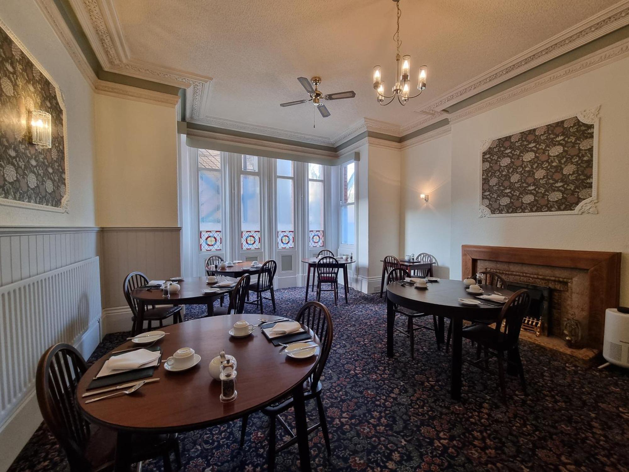 The Cavendish Hotel Scarborough Bagian luar foto