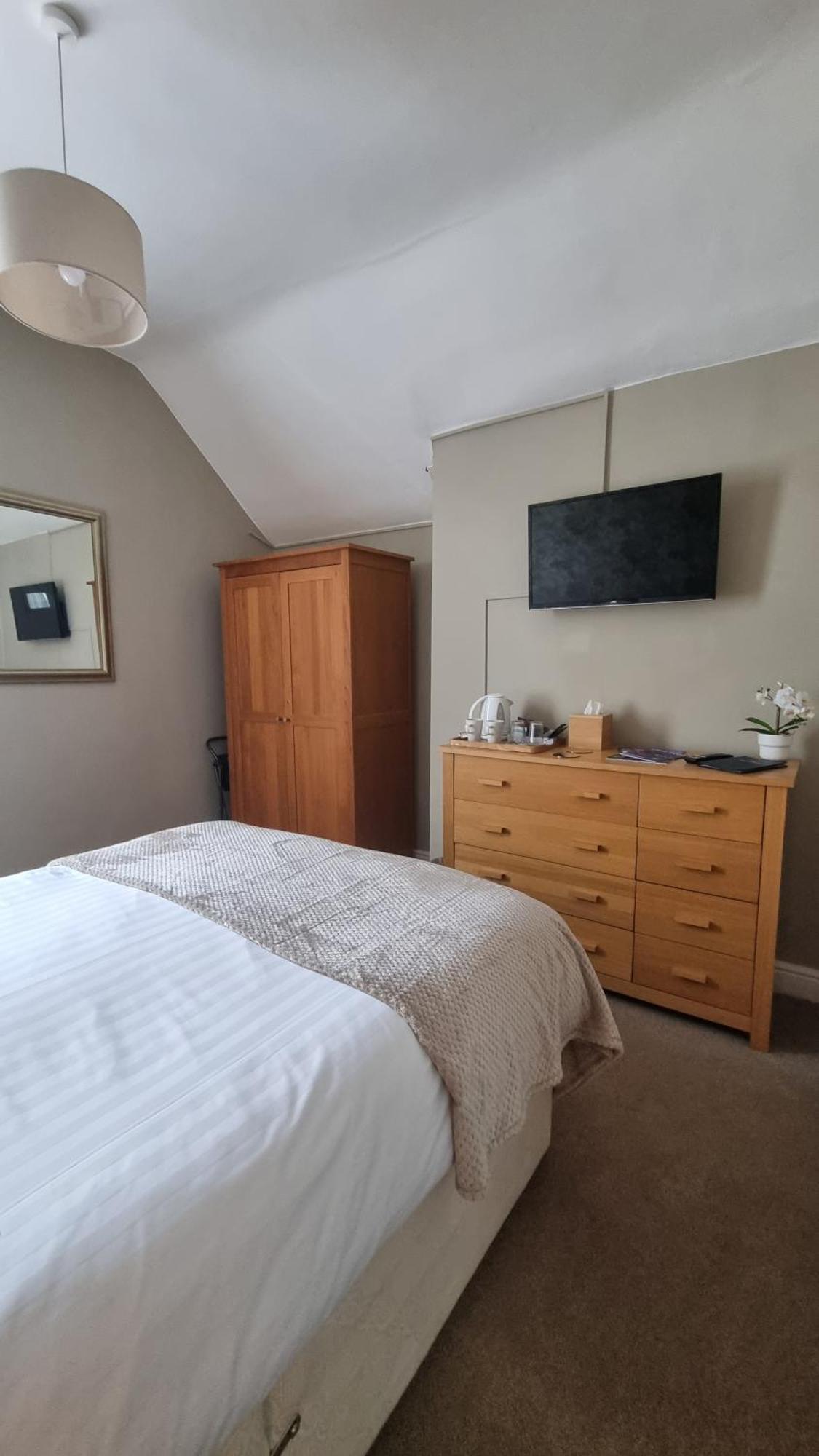 The Cavendish Hotel Scarborough Bagian luar foto