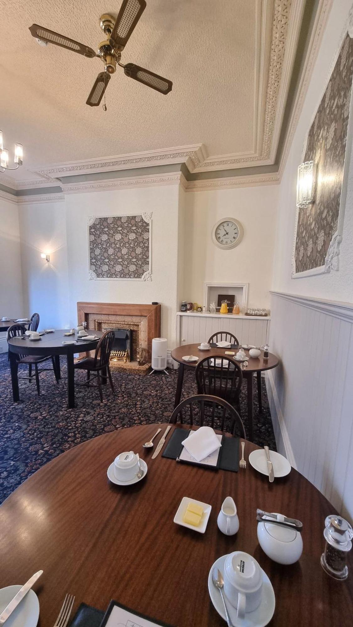 The Cavendish Hotel Scarborough Bagian luar foto