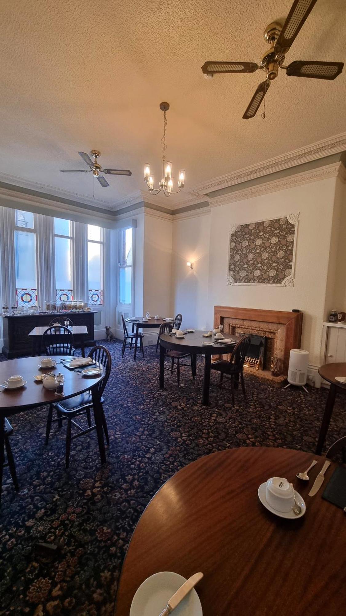 The Cavendish Hotel Scarborough Bagian luar foto