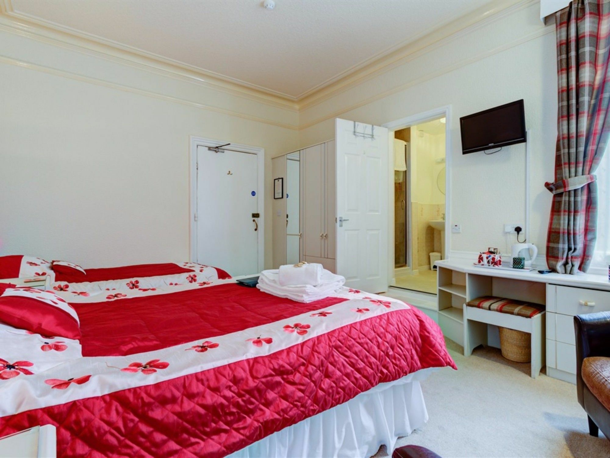 The Cavendish Hotel Scarborough Bagian luar foto